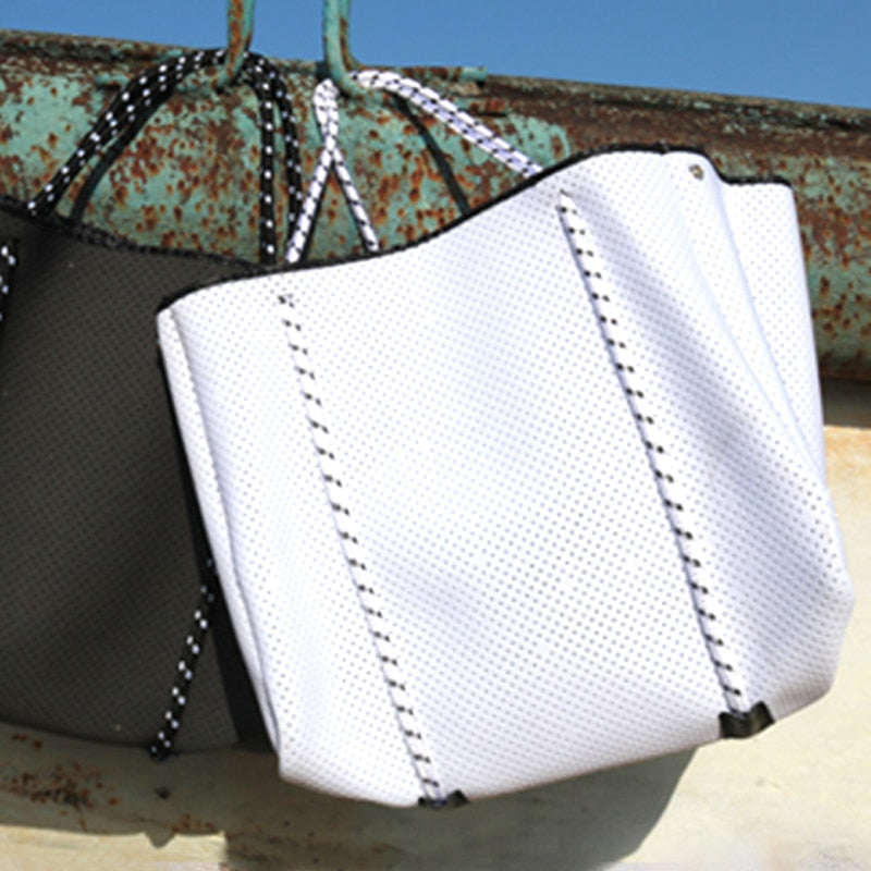 Luxurious shoulder bag made of breathable fabric