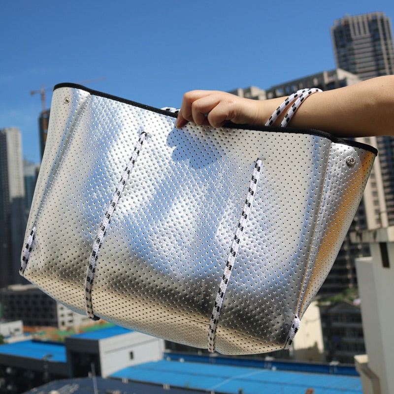 Luxurious shoulder bag made of breathable fabric