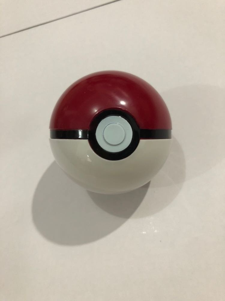 1x Pokemon Pokeball + 1x Pikachu Action Figur gratis