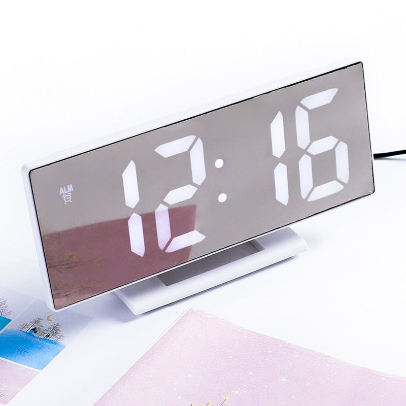 LED alarm clock for children's rooms with temperature display and snooze function