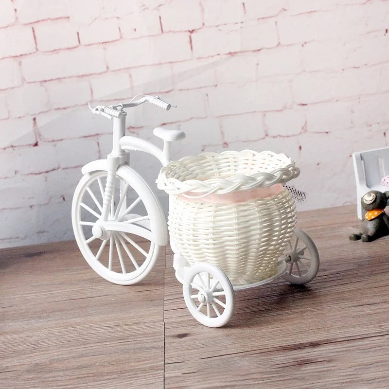 Panier de fleurs décoratif de vélo blanc, décoration de mariage, conception de Tricycle en plastique