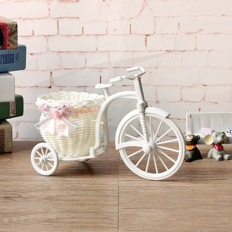 Panier de fleurs décoratif de vélo blanc, décoration de mariage, conception de Tricycle en plastique