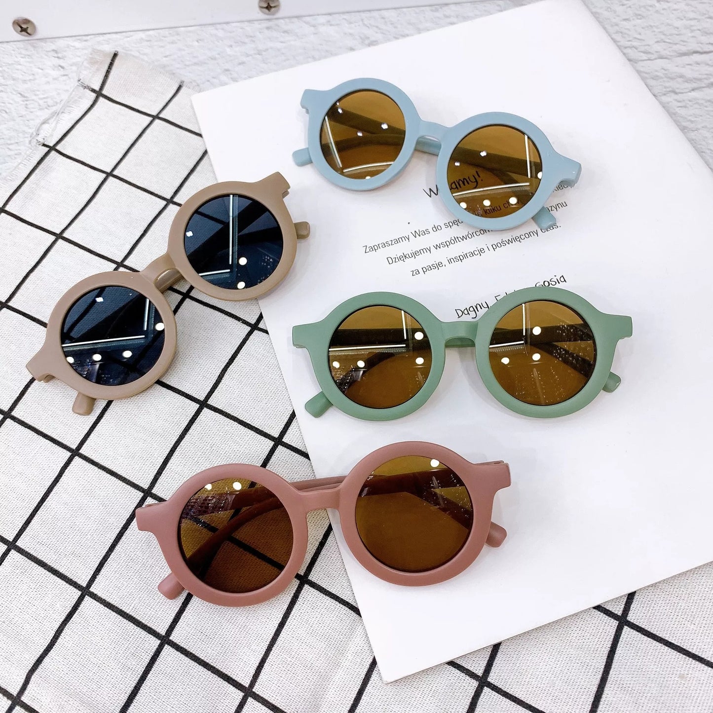 Niedliche Kinder Sonnenbrille Eltern Kind gefrostet Brille neu 1-8 Jahr alt